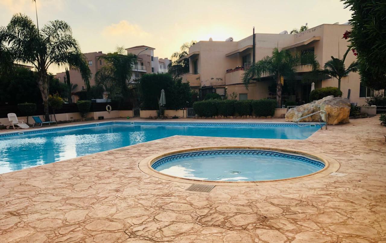 Private Apartment At Aristo Universe III With Pool Paphos Luaran gambar
